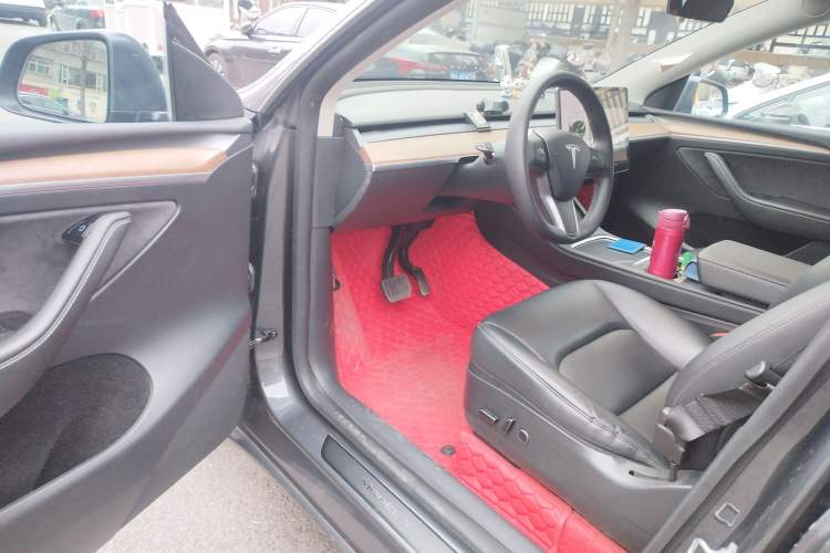 Used Tesla Model Y 2021 Long-Range All-Wheel-Drive Version Driver Seat
