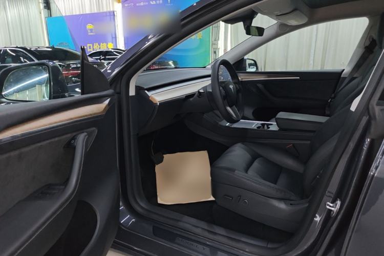 Used Tesla Model Y 2021 Long-Range All-Wheel-Drive Version Driver Seat