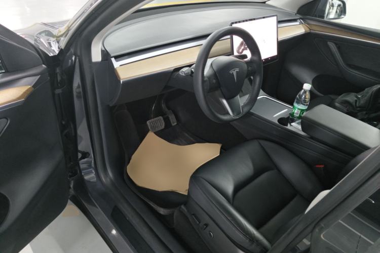 Used Tesla Model Y 2021 Long-Range All-Wheel-Drive Version Driver Seat