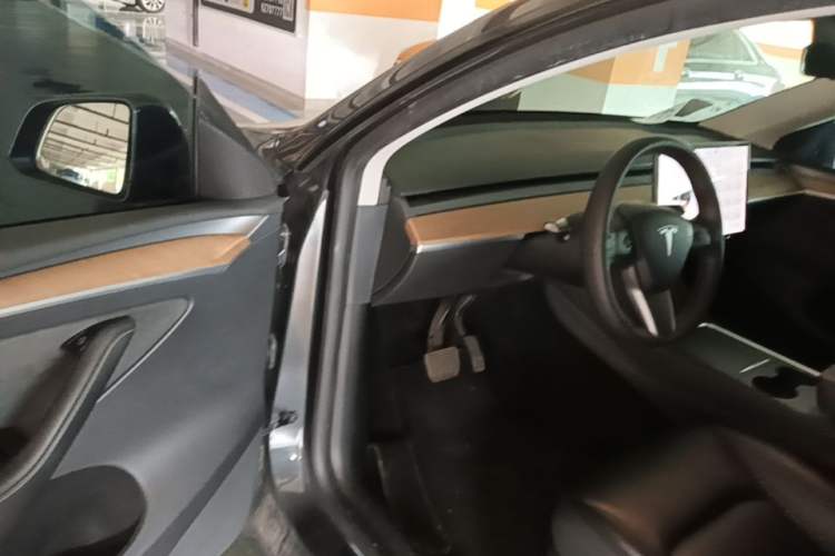 Used Tesla Model Y 2021 Long-Range All-Wheel-Drive Version Driver Seat