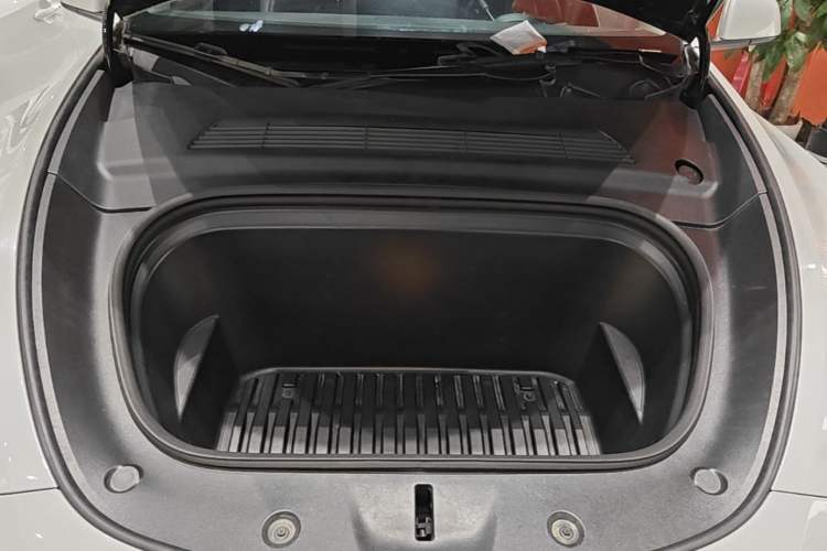 Used Tesla Model Y 2021 Standard Range Rear-Wheel Drive Version Engine Bay