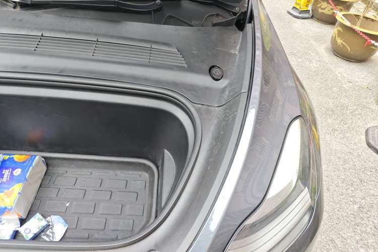 Used Tesla Model Y 2021 Long-Range All-Wheel-Drive Version Engine Bay Left