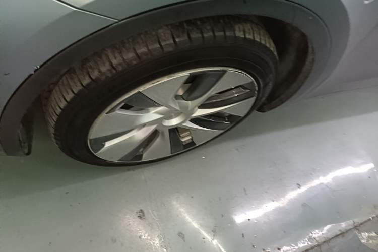 Used Tesla Model Y 2021 Long-Range All-Wheel-Drive Version 3D7 Exterior 1