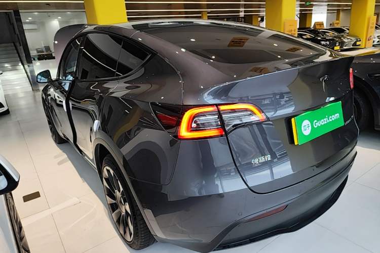 Used Tesla Model Y 2021 Long-Range All-Wheel-Drive Version 3D7 Exterior 2