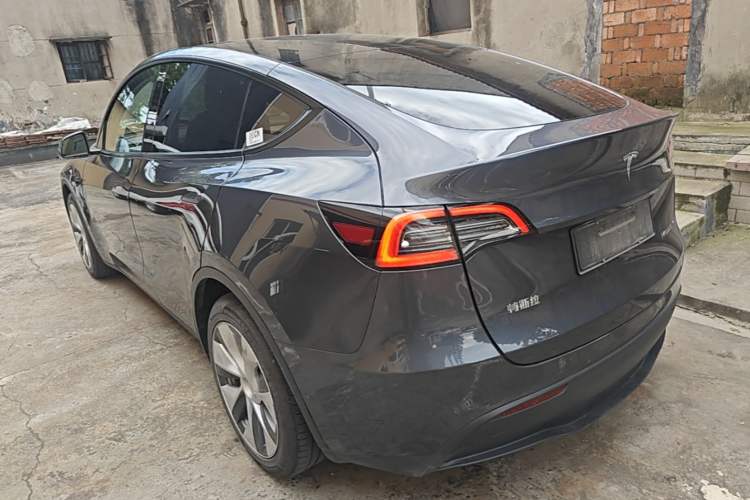 Used Tesla Model Y 2021 Standard Range Rear-Wheel Drive Version Exterior 2