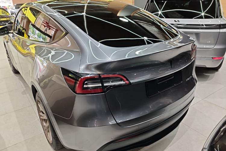 Used Tesla Model Y 2021 Long-Range All-Wheel-Drive Version Exterior 2