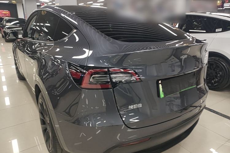 Used Tesla Model Y 2021 Long-Range All-Wheel-Drive Version 3D7 Exterior 2