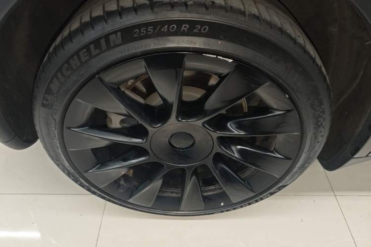 Used Tesla Model Y 2021 Long-Range All-Wheel-Drive Version Exterior 2