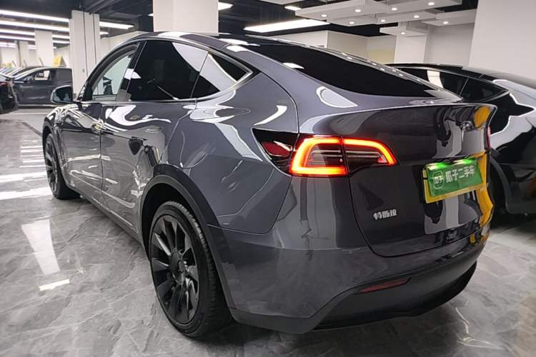Used Tesla Model Y 2021 Long-Range All-Wheel-Drive Version Exterior 2