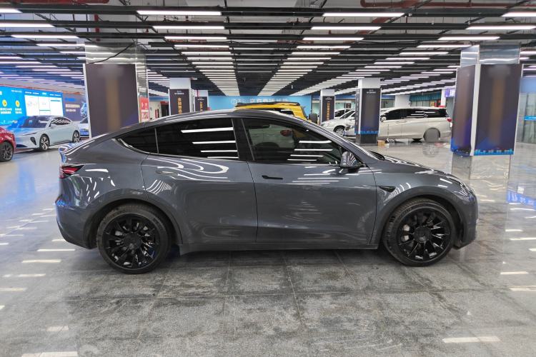 Used Tesla Model Y 2021 Long-Range All-Wheel-Drive Version Exterior 2