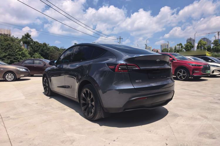 Used Tesla Model Y 2021 Long-Range All-Wheel-Drive Version 3D7 Exterior 2