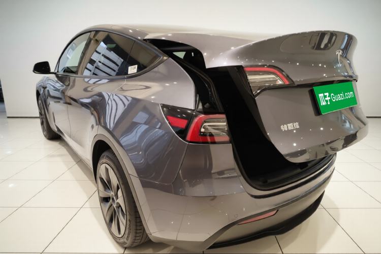 Used Tesla Model Y 2021 Long-Range All-Wheel-Drive Version 3D7 Exterior 2
