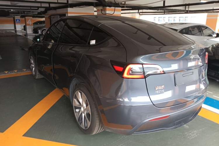 Used Tesla Model Y 2021 Long-Range All-Wheel-Drive Version Exterior 2
