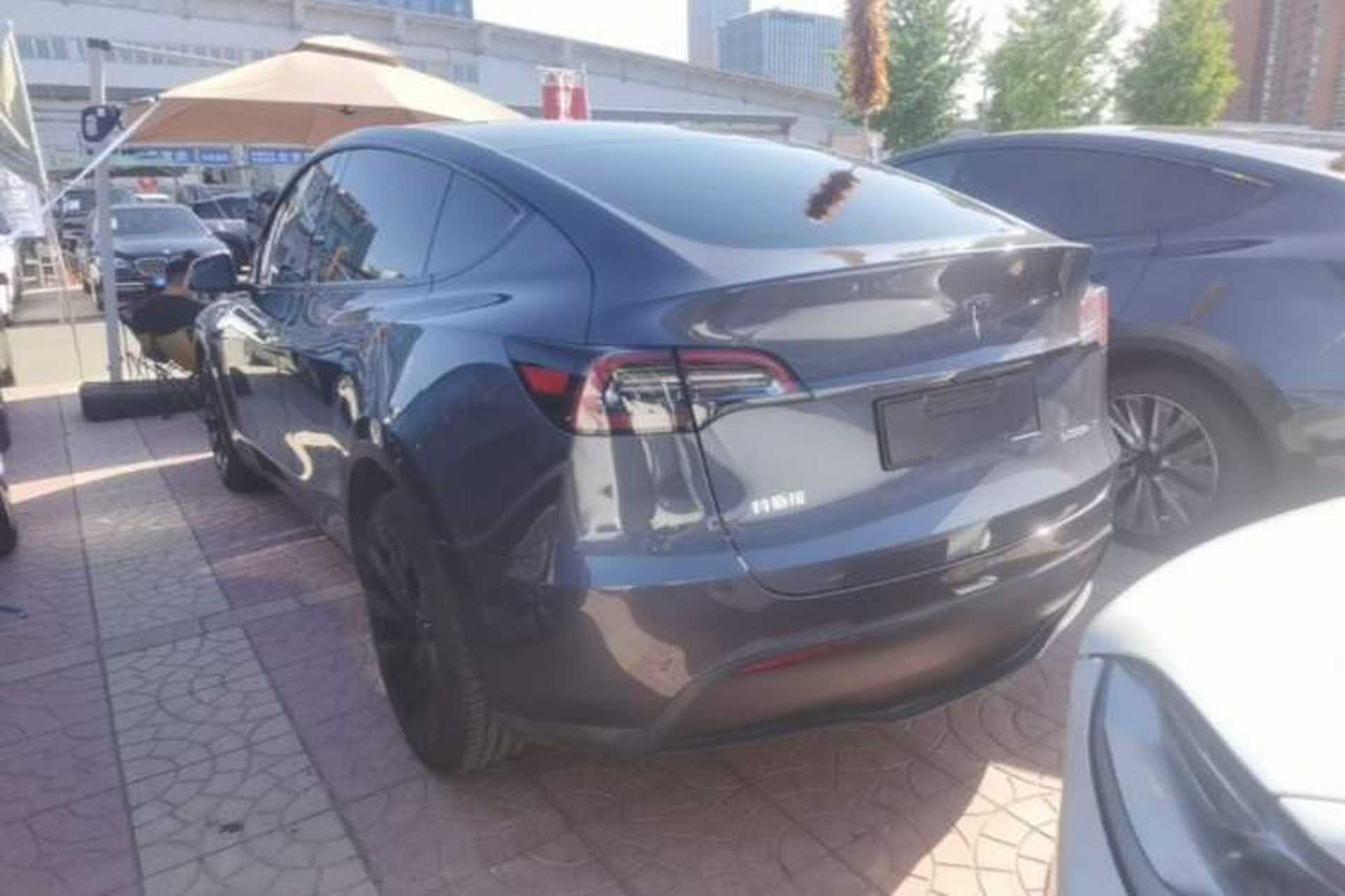 Used Tesla Model Y 2021 Long-Range All-Wheel-Drive Version Exterior 2