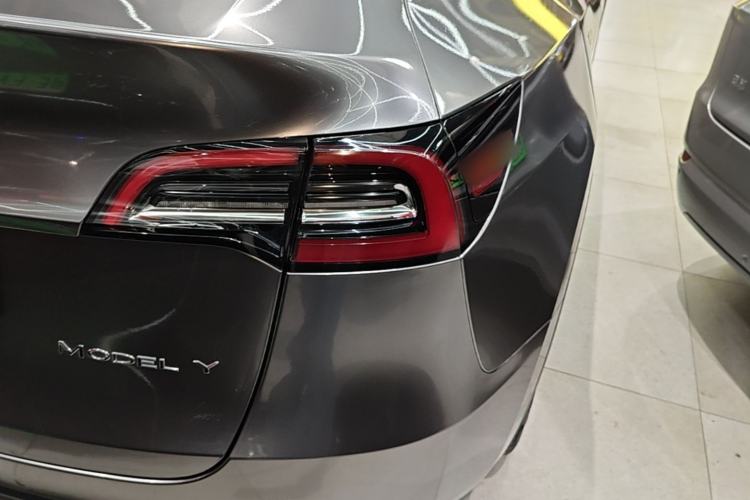 Used Tesla Model Y 2021 Long-Range All-Wheel-Drive Version Exterior 3