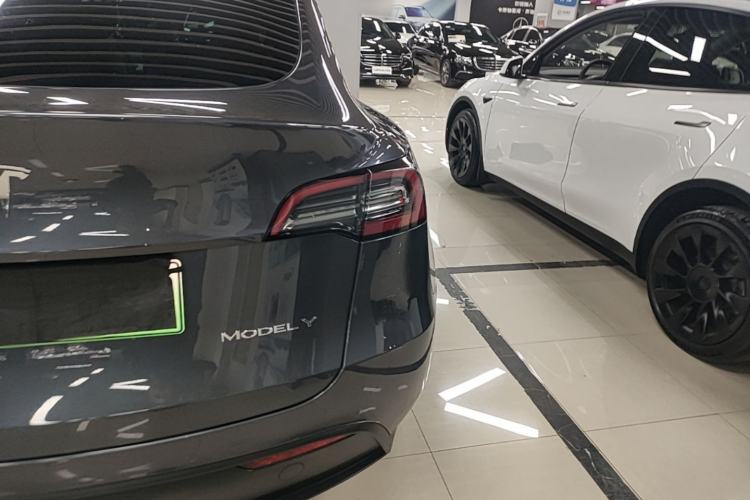 Used Tesla Model Y 2021 Long-Range All-Wheel-Drive Version 3D7 Exterior 3