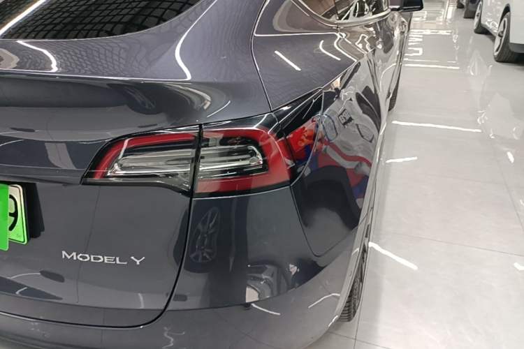 Used Tesla Model Y 2021 Long-Range All-Wheel-Drive Version Exterior 3