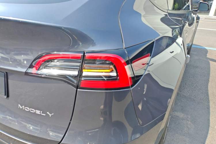 Used Tesla Model Y 2021 Long-Range All-Wheel-Drive Version Exterior 3