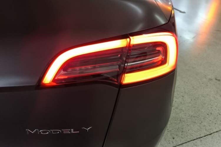 Used Tesla Model Y 2021 Standard Range Rear-Wheel Drive Version Exterior 3