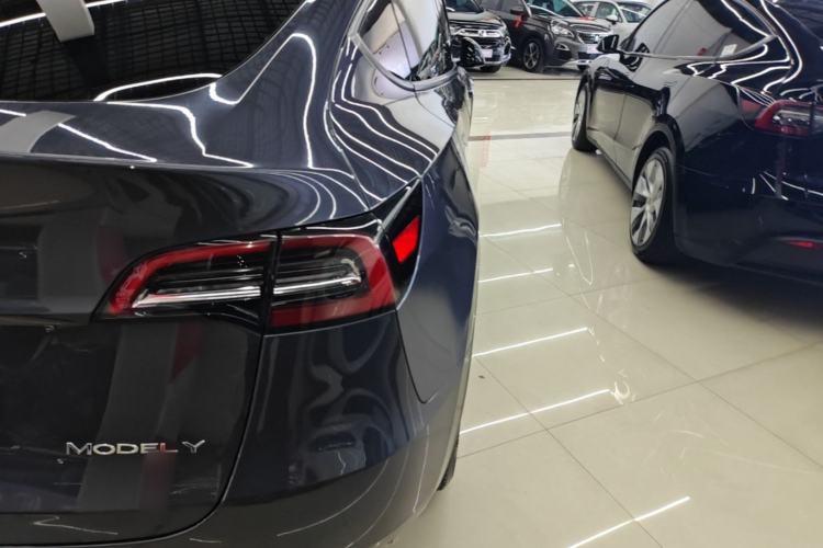 Used Tesla Model Y 2021 Long-Range All-Wheel-Drive Version 3D7 Exterior 3