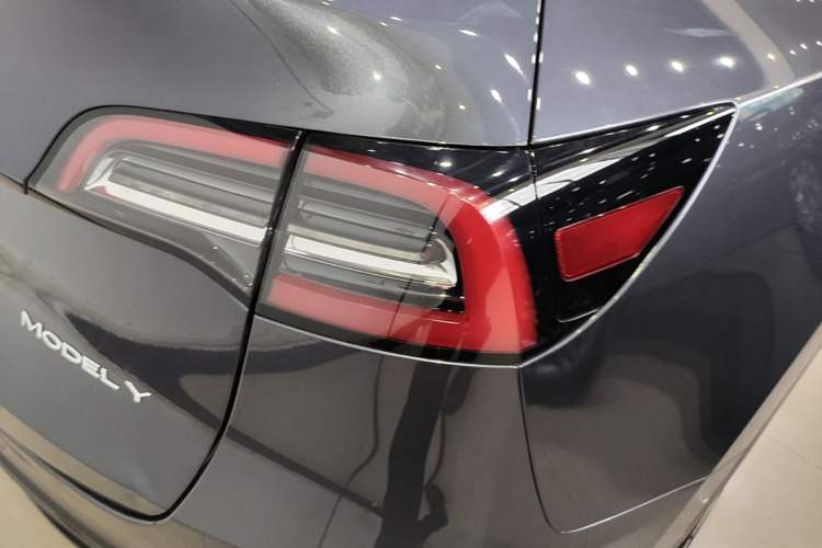 Used Tesla Model Y 2021 Standard Range Rear-Wheel Drive Version Exterior 3