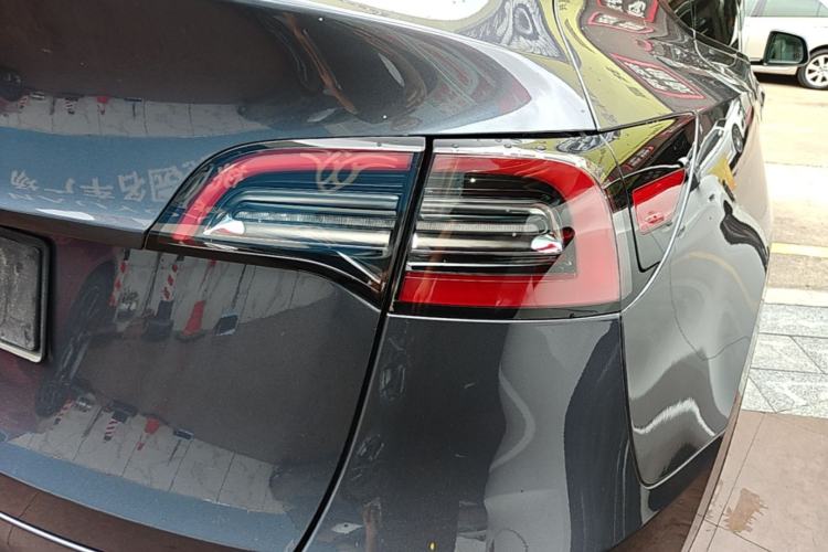Used Tesla Model Y 2021 Long-Range All-Wheel-Drive Version 3D7 Exterior 3
