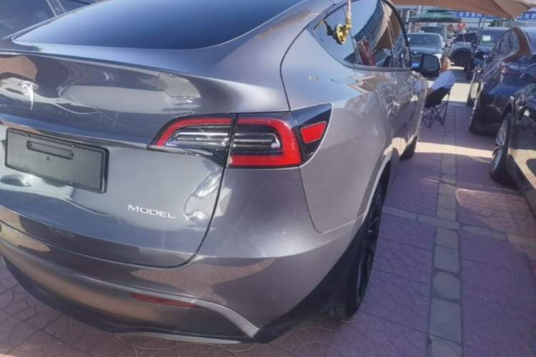 Used Tesla Model Y 2021 Long-Range All-Wheel-Drive Version Exterior 3