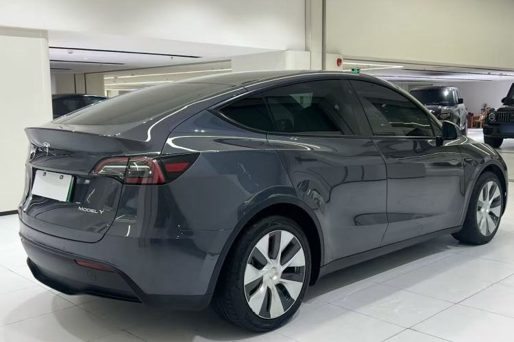 Used Tesla Model Y 2021 Standard Range Rear-Wheel Drive Version Exterior 4