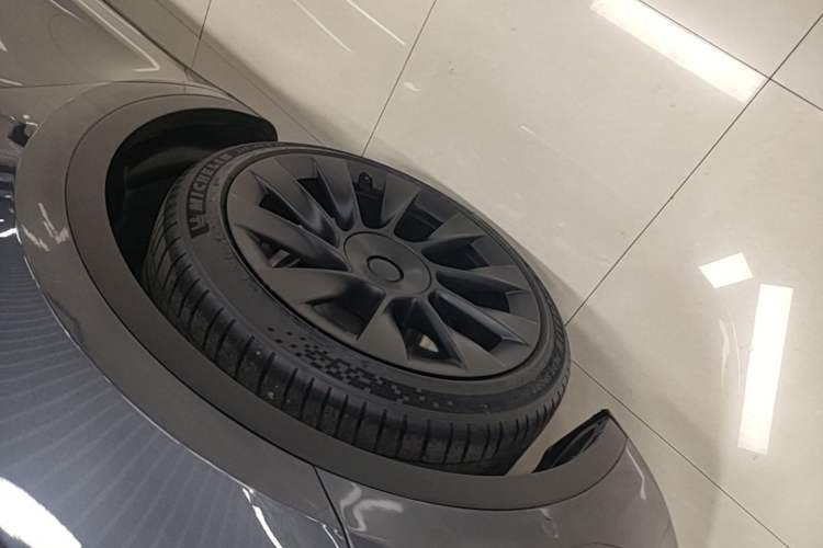 Used Tesla Model Y 2021 Long-Range All-Wheel-Drive Version 3D7 Exterior 4