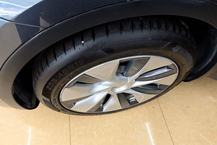 Used Tesla Model Y 2021 Long-Range All-Wheel-Drive Version Exterior 4