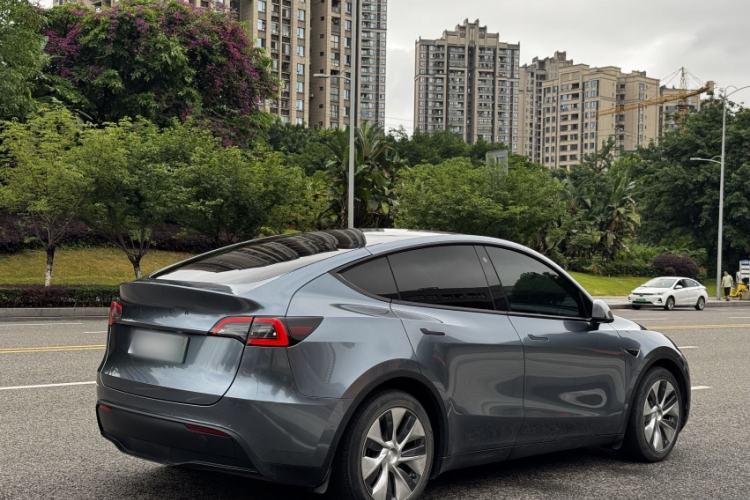 Used Tesla Model Y 2021 Long-Range All-Wheel-Drive Version Exterior 4