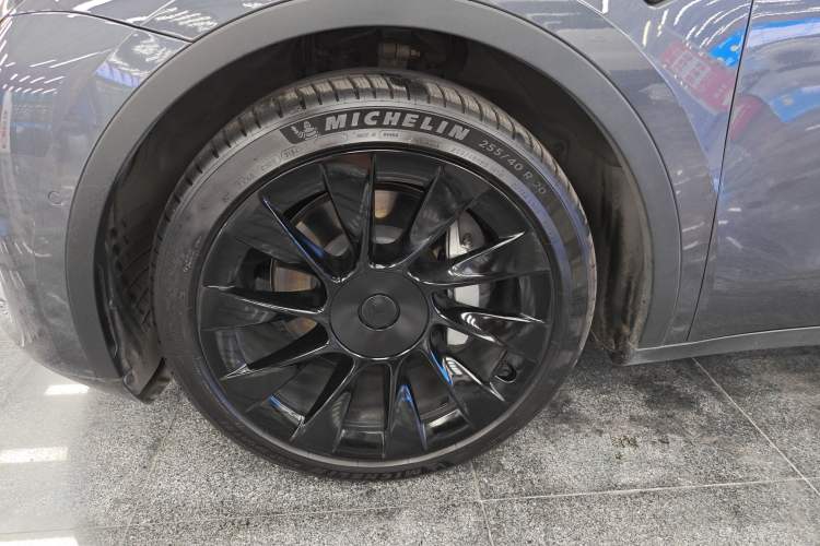 Used Tesla Model Y 2021 Long-Range All-Wheel-Drive Version Exterior 4