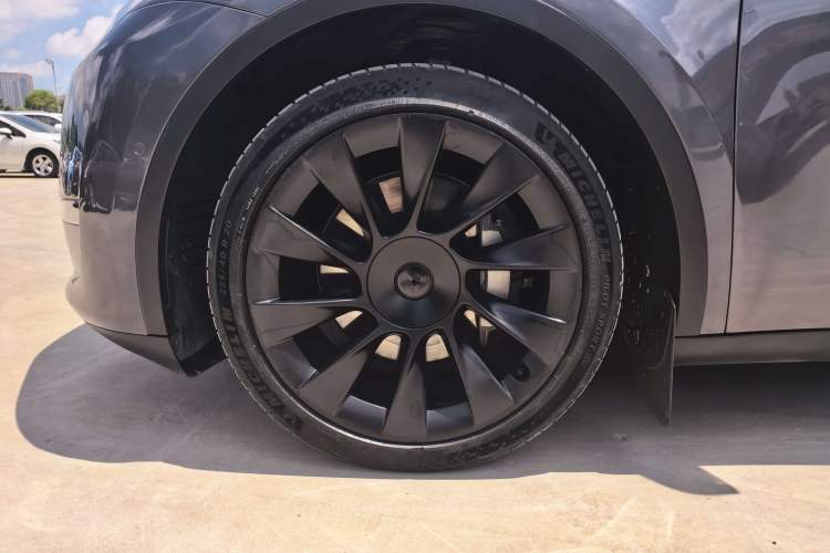 Used Tesla Model Y 2021 Long-Range All-Wheel-Drive Version 3D7 Exterior 4