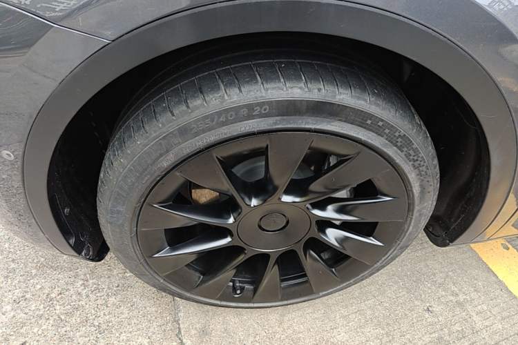 Used Tesla Model Y 2021 Long-Range All-Wheel-Drive Version 3D7 Exterior 4