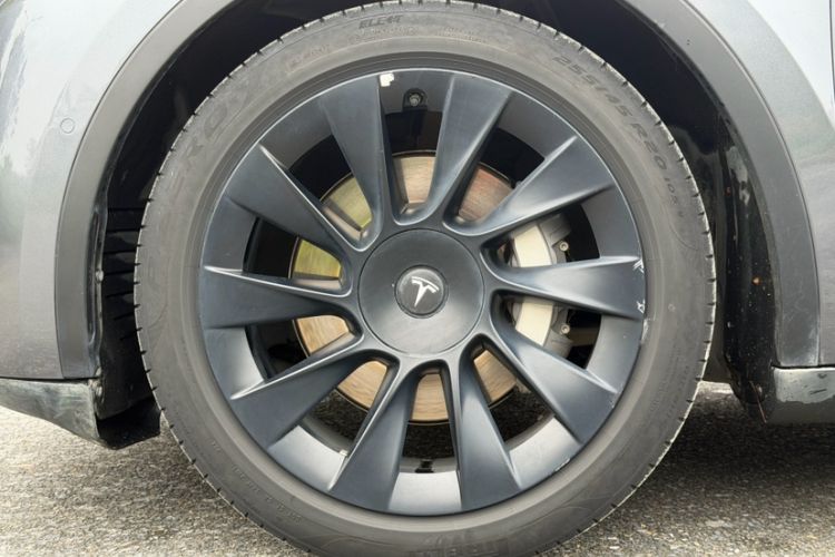 Used Tesla Model Y 2021 Long-Range All-Wheel-Drive Version Exterior 4