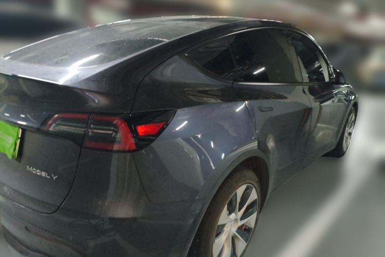 Used Tesla Model Y 2021 Long-Range All-Wheel-Drive Version 3D7 Exterior 5