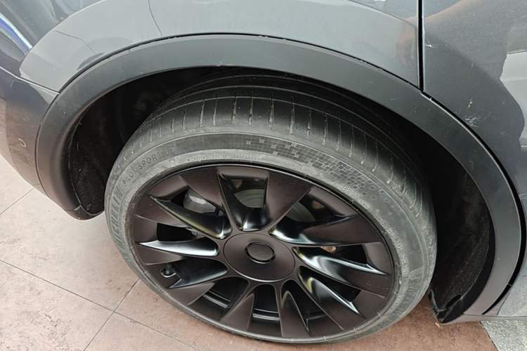 Used Tesla Model Y 2021 Long-Range All-Wheel-Drive Version 3D7 Exterior 5