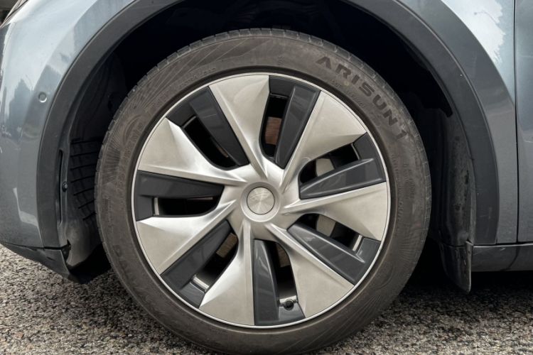 Used Tesla Model Y 2021 Long-Range All-Wheel-Drive Version Exterior 6