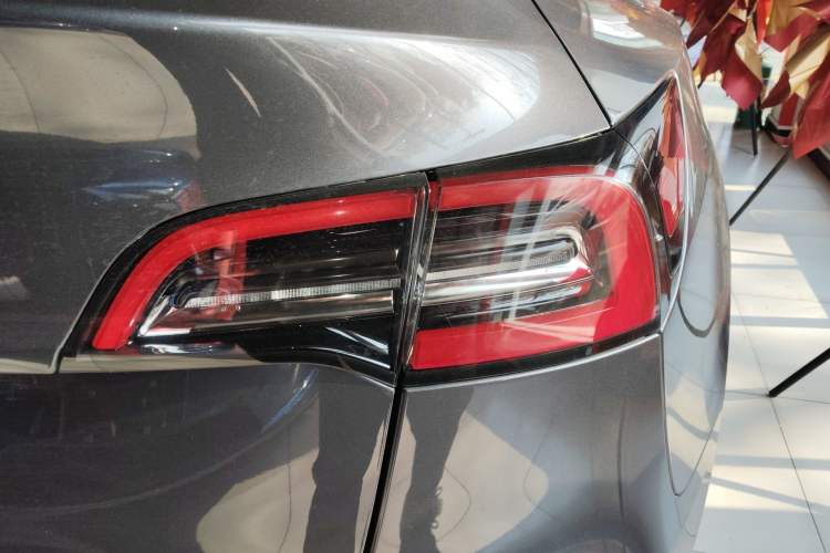 Used Tesla Model Y 2021 Long-Range All-Wheel-Drive Version Exterior 6