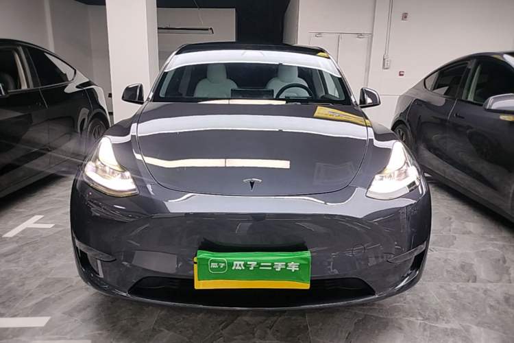 Used Tesla Model Y 2021 Long-Range All-Wheel-Drive Version Front