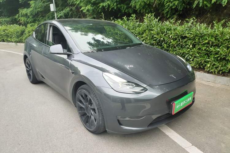 Used Tesla Model Y 2021 Long-Range All-Wheel-Drive Version Front Right 45 Deg
