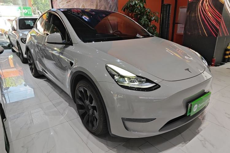 Used Tesla Model Y 2021 Standard Range Rear-Wheel Drive Version Front Right 45 Deg