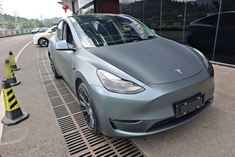 Used Tesla Model Y 2021 Standard Range Rear-Wheel Drive Version Front Right 45 Deg