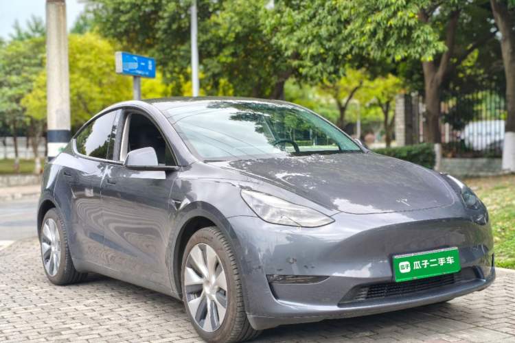 Used Tesla Model Y 2021 Long-Range All-Wheel-Drive Version Front Right 45 Deg