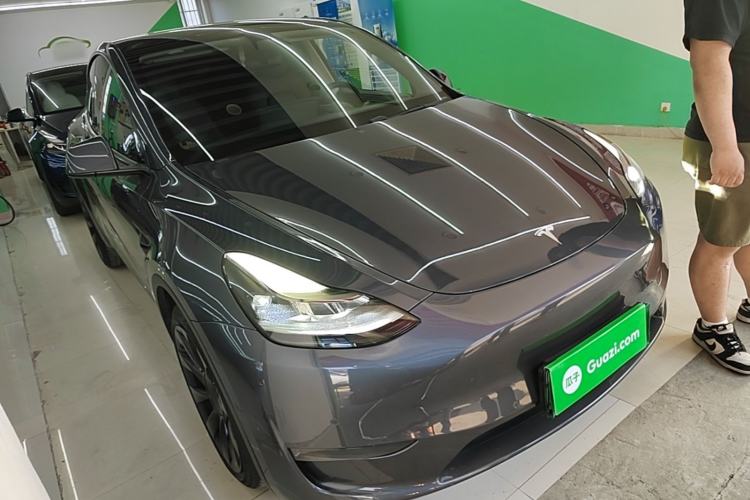 Used Tesla Model Y 2021 Long-Range All-Wheel-Drive Version Front Right 45 Deg