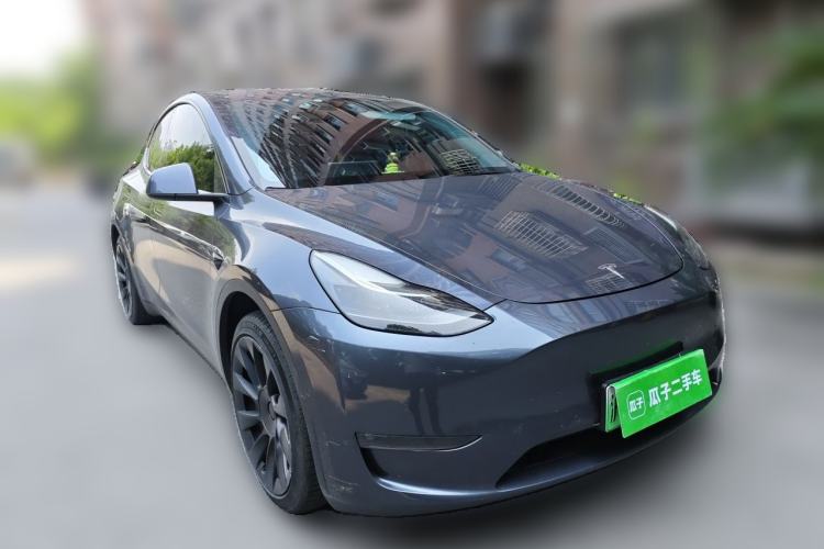 Used Tesla Model Y 2021 Long-Range All-Wheel-Drive Version Front Right 45 Deg