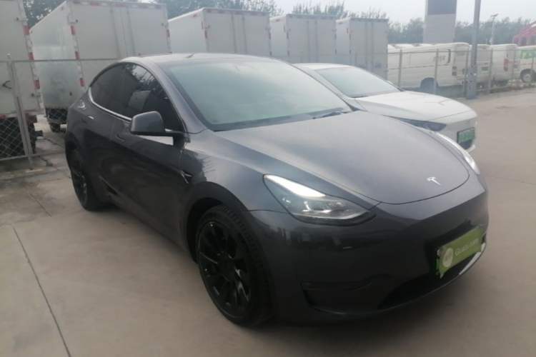 Used Tesla Model Y 2021 Long-Range All-Wheel-Drive Version Front Right 45 Deg