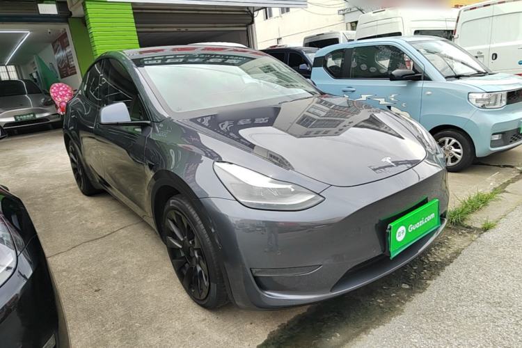 Used Tesla Model Y 2021 Long-Range All-Wheel-Drive Version Front Right 45 Deg