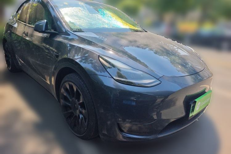 Used Tesla Model Y 2021 Long-Range All-Wheel-Drive Version Front Right 45 Deg