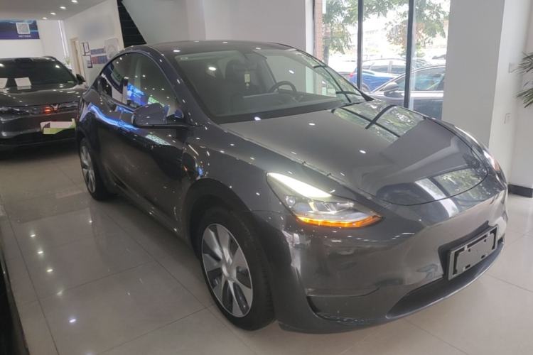 Used Tesla Model Y 2021 Standard Range Rear-Wheel Drive Version Front Right 45 Deg
